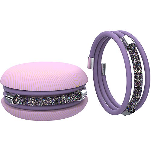 BRACCIALE MACARON: bracciale a marchio TOO LATE costituito da un’anima in metallo rivestita da coloratissimo caucciù. Il prodotto è racchiuso in un rocchetto in legno bianco che ricorda proprio il famoso pasticcino 