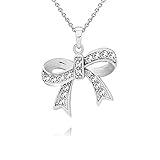 Machen Sie sich selbst oder Ihrem liebsten Menschen eine ganz besondere Freude. Der hochwertige rhodinierte Kettenanhänger in glänzendem Silber, ist mit funkelnden Original Swarovski ELEMENTS besetzt, die ihre Trägerin ganz wundervoll in Szene setzt. Zeit zu glänzen ? mit diesem glamourösen Schmuckstück von Energetix-4you.