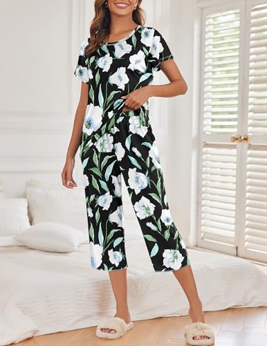 Image of Ekouaer Women's Capri Pajama Sets Print Short Sleeve Sleepwear Top and Capri Pants Soft Loungewear with Pocket