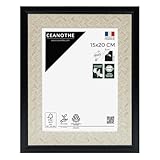 COULEUR NOIR ET FINITION CANNAGE : Sa baguette Noir de 40 mm de largeur dispose d'une finition intérieure avec effet cannage, idéale pour sublimer vos clichés avec ce cadre. A la fois chic et Bohême, ce cadre se mariera avec votre décoration tout en protégeant votre photo, affiche ou poster grâce à son verre acrylique incassable.
