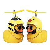🐥Se puede montar libremente: el bonito pato de juguete viene con interesantes cascos, gafas de sol, collares y cinta adhesiva de doble cara. Tienes que montarlo tú mismo. Puedes usar tu imaginación para vestirte como quieras. El casco de este pato es desmontable. Puedes quitarte el casco y vestirte bien. Por favor, crea que los patos sin casco también son lindos.