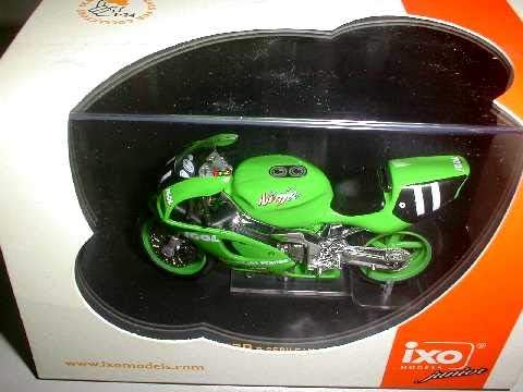 抽象的】ixo 1/24 KAWASAKI ZX-7RR NO11 ウイナールマン 1999