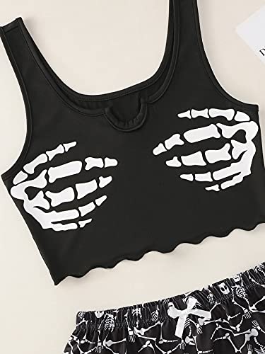 Image of WDIRARA Women's Plus Size Skull Pajama Set Goth Cute Shorts Sleepwear