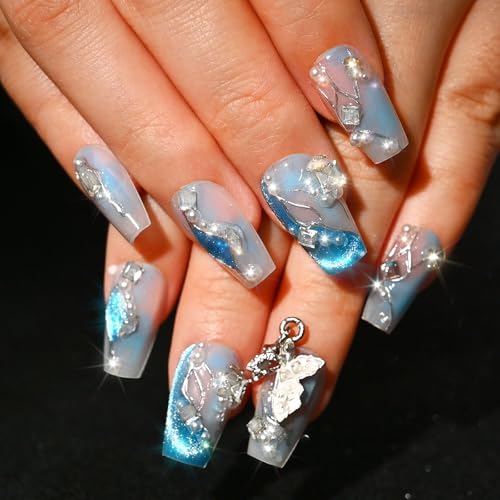 Sethexy 30 piezas de ataúd prensado en las uñas, color azul, mariposa 3D, diamantes de imitación, uñas falsas para mujeres, 15 tamaños, kit de uñas con pegamento