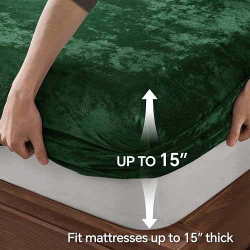 Image of BEDELITE Velvet Fitted Sheet and Pillowcase Set 2Pcs, Twin, Dark Green | Double-Sided Plush Bottom Sheet, Luxuriously Soft & Warm, 360 Elastic & Corner Straps, 15 Inch Deep Pocket, Machine Washable