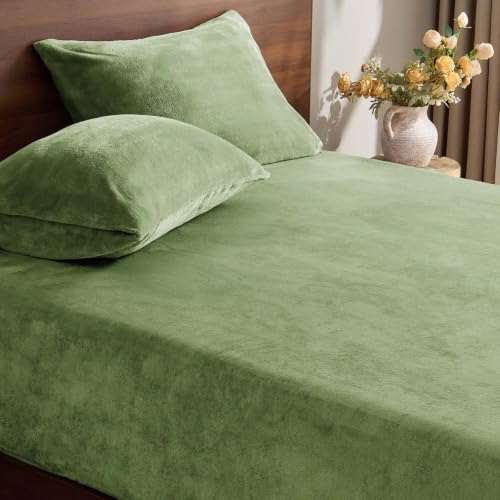 Image of BEDELITE Flannel Full Fitted Sheet & Pillowcases Set, Green, 3 Pieces | Ultra Soft Plush Fleece Bed Sheet with Elastic Corner Straps, 16 Inch Deep Pocket, Fuzzy All-Season Gift & Room Decor