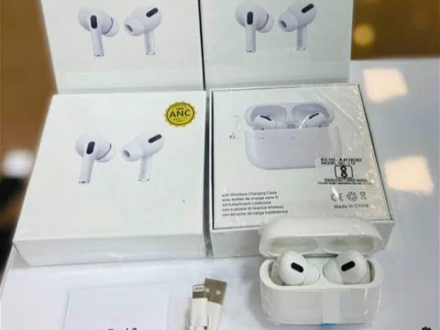 White Earbuds in Low Cost (B0DFTGPH25) Amazon Price History, Amazon Price Tracker