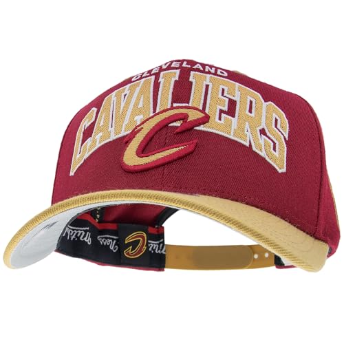 Mitchell & Ness Team Arch Casquette de Baseball avec Fermeture Classic Red Snapback - Cleveland Cavaliers (Bourgogne/Or)