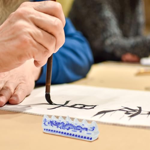 Pinceaux d'encre et stylos bien rangés sur ce support chinois - 5