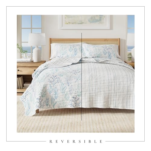 Image of Great Bay Home Coastal Quilt Set - 3-Piece Full /Queen Size Nautical Bedding Set - Lightweight, All-Season, Reversible Bedspread (Watercolor Coral)