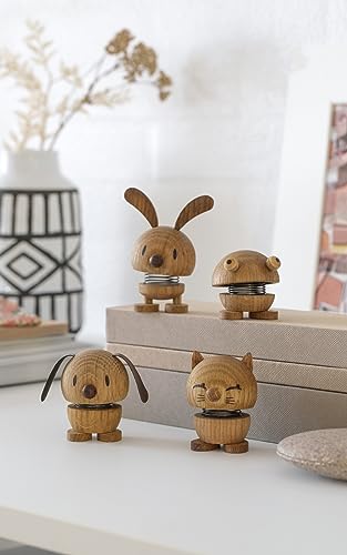 Hoptimist Tier, Hund, Holzdeko, Wackelfigur & Glücksbringer aus Holz, Skandinavisch, Deko Wohnzimmer, Büro & Schreibtisch, Tolle Kleine Geschenke, 5,5 x 5,9 x 7,3 cm, Small, Oak