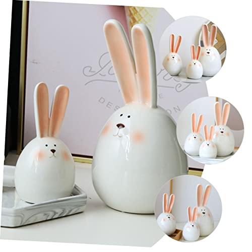 Lapin foins lit pour rompre la monotonie de la pièce