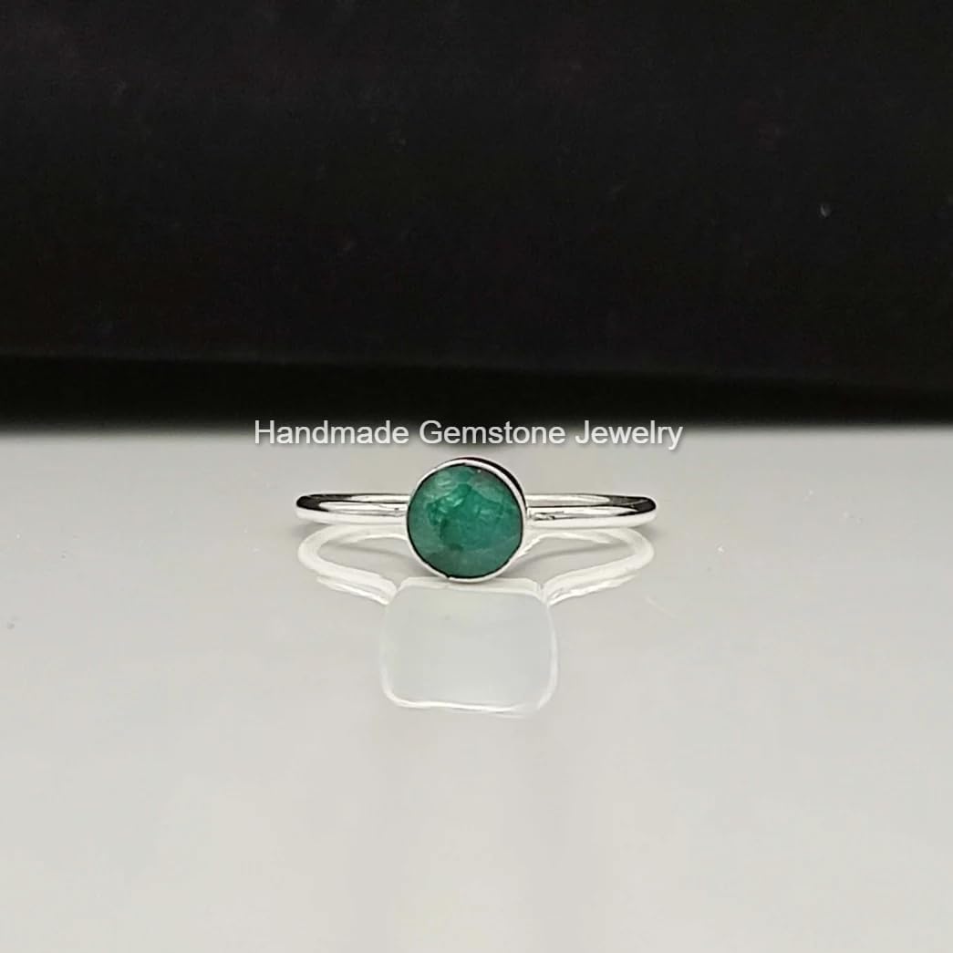 Emerald Ring, Green Gemstone Ring, Round Stone Ring, Trendy Ring, Daily Wear Ring, Raw Emerald Ring, Wedding Ring, Green Stone Ring, Vintage Style Ring, Minimalist Ring