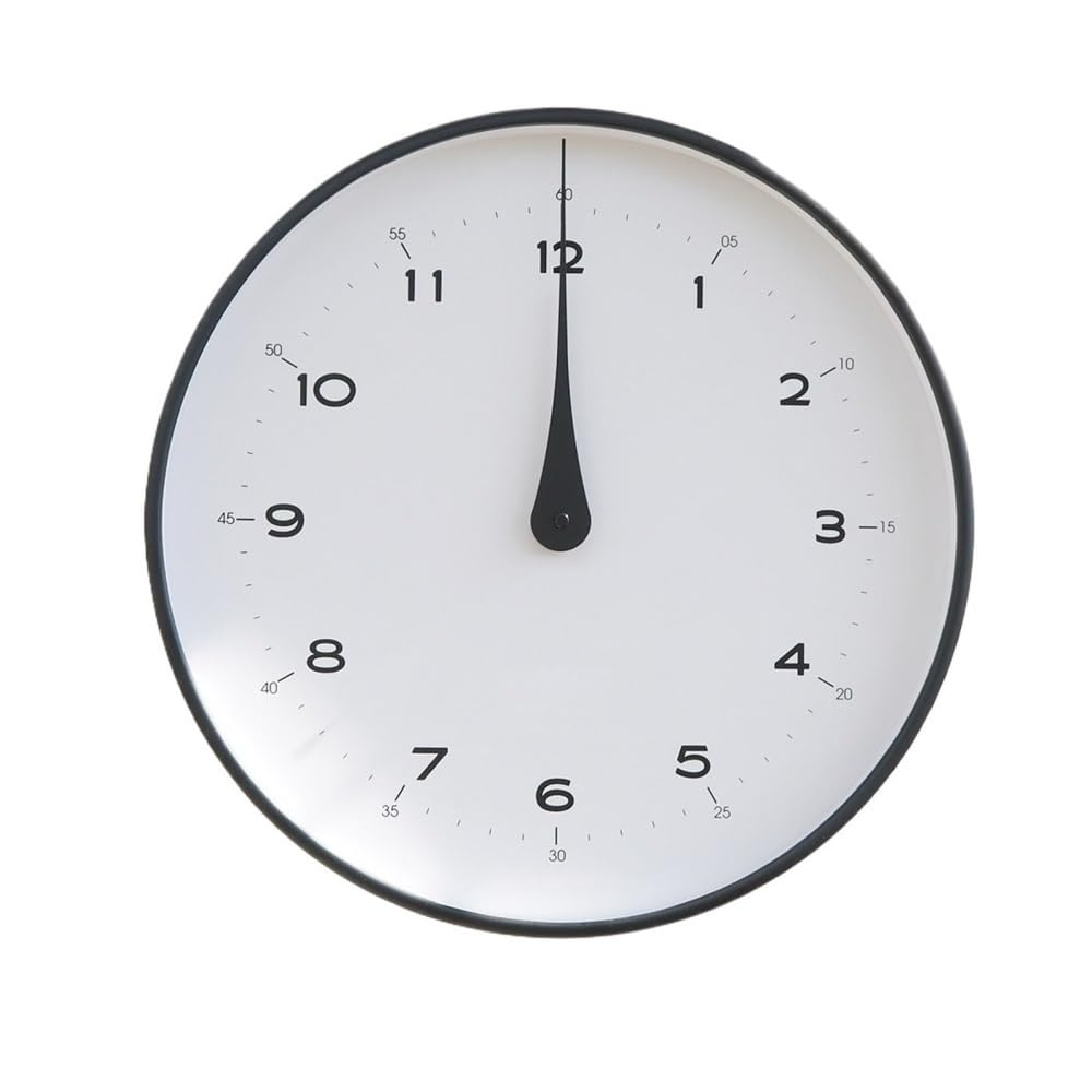 Horloge murale moderne en bois massif pour un salon chaleureux et contemporain