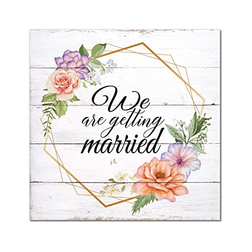 Plaque murale vintage « We are Getting Married » en bois avec fleurs oranges romantiques