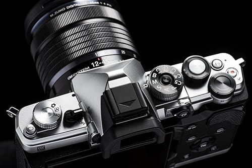 Ficha técnica OM SYSTEM Cámara de Sistema OM-3 Micro Cuatro Tercios Sensor apilado BSI de 20 MP estabilización de Imagen de 5 Ejes Plateada con Objetivo M Zuiko Digital 12-45 mm f4.0 Pro - Fernando Cortés