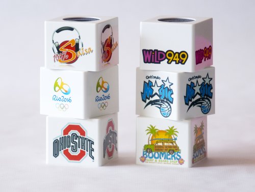 2 Micro Flag avec logo cube de microphone pour interview journalistique