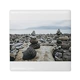 DÉCORATION UTILE : Joignez l'utile à l'agréable. En plus d'habiller votre frigo avec le design Paysage Plage Zen Cailloux Empillés, cet aimant est suffisamment puissant pour maintenir vos listes de courses, photos, cartes postales ou dessins d'enfants bien en vue.