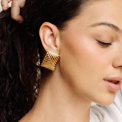 Chunky Vintage Square Earrings – Gold Statement Jewelry for Women3