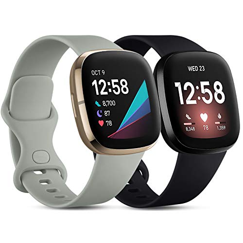 CeMiKa 2 Pack Bracelet Compatible avec Fitbit Versa 4/Versa 3 Bracelet/Fitbit Sense/Sense 2 Bracelet, Bracelet Sport de Remplacement Compatible avec Fitbit Versa 4/Versa 3/Sense, Grand Gris/Noir Cover