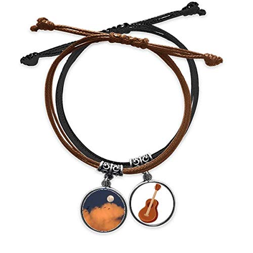 Pulsera de cuero trenzado con acabado artesanal y motivo de guitarra y luna mística