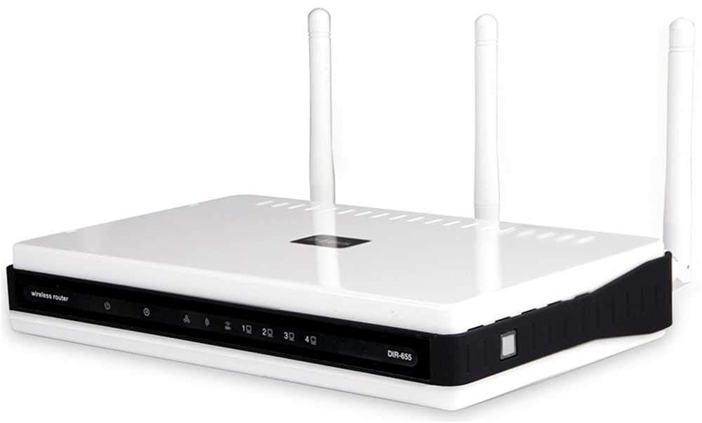 Back view of D-Link DIR-655 router showing LAN, Internet, USB, Reset, and Power ports with three external antennas.