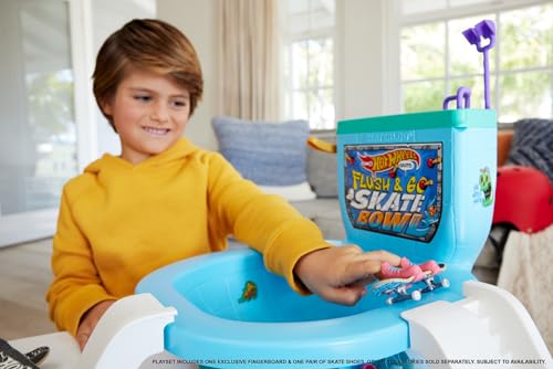 Hot Wheels Skate Fingerboard Flush & Go Skate Park with Toilet Theme, 1 Exclusive Board, 1 Pair of Shoes & Sticker Sheet