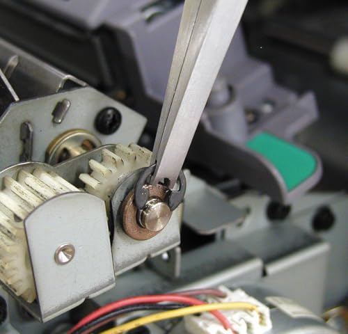 Alicates de arandelas e-ring Engineer PZ-02 para extraer clips sin pérdidas en el motor 4