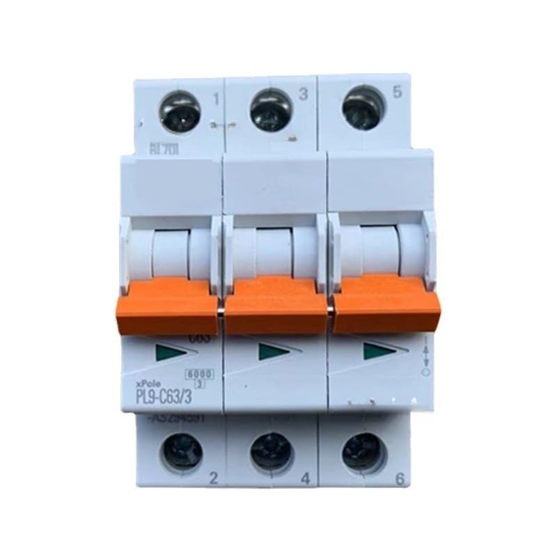 Disyuntor PL9-C63/3 para asegurar la linea trifasica del taller y maquinas grandes 1