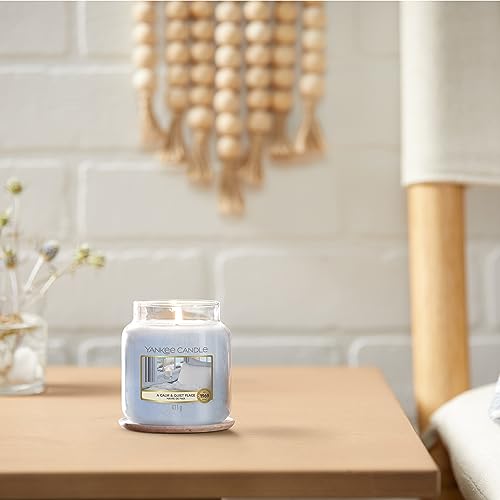 Vela aromática Yankee Candle | Vela en tarro mediano A Calm & Quiet Place | Velas de larga duración: hasta 75 h | Regalos para mujeres
