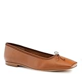 Bien qu'il existe maintenant de nombreuses interprétations différentes de ce type de chaussures, le design des ballerines classiques n'a guère changé depuis la fin du XIXe siècle et offre une alternative intéressante aux escarpins et aux talons hauts, en particulier pour les femmes de grande taille. Les ballerines Andres Machado sont fabriquées selon les dimensions européennes moyennes, de sorte que les tailles individuelles, par rapport à l'Allemagne, sont environ une taille plus petite.