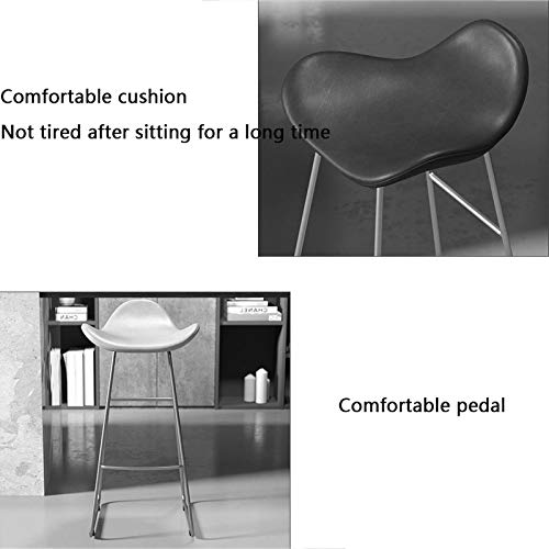 Chaise de petit-déjeuner blanche et table à manger rétro en bois