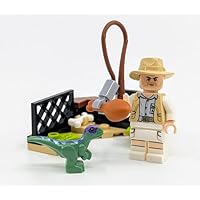 LEGO Jurassic World: Robert Muldoon Minifigure with Raptor Training