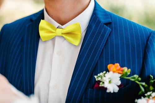 Image of HISDERN Bow Ties for Men Solid Color Pre-Tie Bow Tie and Pocket Square Set Classic Formal Tuxedo Bowties for Wedding Party