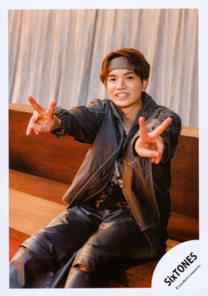 Amazon.co.jp: Six TONES 公式 生 写真（高地優吾）ST01327 : おもちゃ