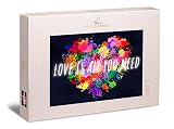 Ulmer Puzzleschmiede Puzle contemporáneo de 1000 piezas, diseño de corazón con texto 'Love is All You Need'