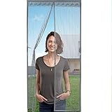 Verano Cómodo：¿Quieres tener un verano agradable y placentero? ¡No se preocupe! Los imanes vuelan mosquitera puerta magnetica hecha de alta densidad y materiales resistentes a la oxidación. Protege de forma fiable a su familia de huéspedes no invitados como moscas, abejas, mosquitos, insectos y otros pequeños insectos. Las cortina mosquitera son permeables al aire y le permiten disfrutar de la brisa de verano en el sofá.