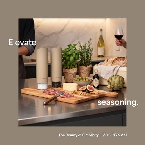 LARS NYSØM Macina Sale e Pepe Elettrica Gravity - Set di Macinini Automatici Ricaricabili USB-C, Macinatura Regolabile, Utilizzo con una Mano per Cucina (Sage Green) - immagine 4