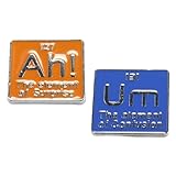 Conception amusante : ce badge distinctif présente des jeux de mots humoristiques sur les éléments chimiques. Conçu comme un élément du tableau périodique, cet autocollant audacieux fusionne la science avec la fierté du deuxième amendement pour une esthétique propre.