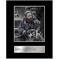 Fotografía enmarcada para pared firmada por Kristofer Hivju como