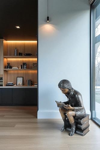 Estatua de bronce niña leyendo sobre libros 15 in H miniatura 2