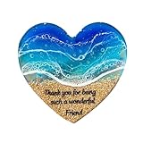 Ce cœur de poche unique est fabriqué à la main en véritable verre de mer fondu qui incarne la beauté naturelle de l'océan dans un ornement délicat
