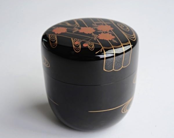 茶道具　棗　「中谷博峰」作　利休棗 Amazon.co.jp: 中谷博峰作花筏蒔絵利休棗共箱幅6.5×高さ6.8cm茶道具