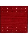 Adapté / Idéal pour: Grâce à sa taille de 150x150 cm, le Tapis de laine Gabbeh Uni carré Rouge convient à divers espaces de vie tels que les salons et les salles à manger, mais aussi aux chambres et aux entrées.