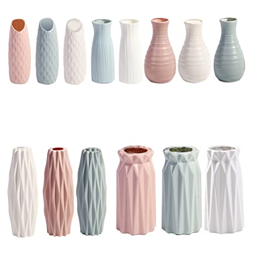 Vase en plastique blanc à design géométrique et finition mate raffinée