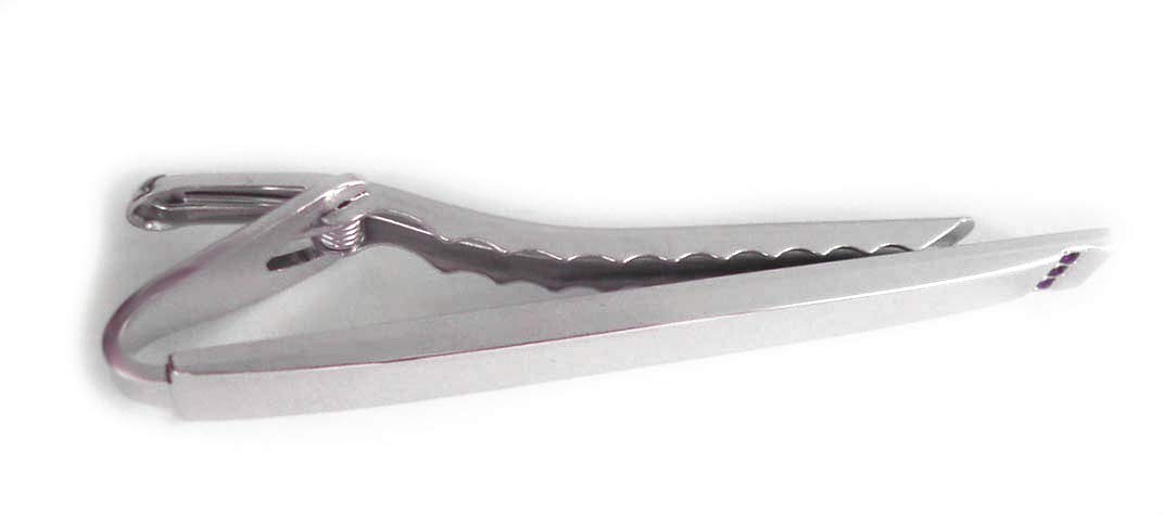 Krawattennadel Klammer silberfarben matt + 3 flieder- bzw. violettfarbenen Kristallsteinen 6,8 cm m. i. Germany + Silberbox