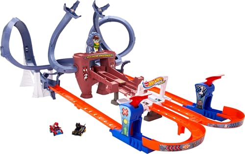Hot Wheels RacerVerse - Pista Ragnatela di Spider-Man, playset pista multigiri Dottor Octopus con macchinine di Spider-Man e Black Panther incluse, giocattolo per bambini, 4+ anni, HPL34