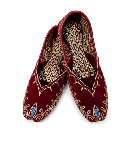 Image of Women's Maroon Velvet Ethnic Jutti Mojari