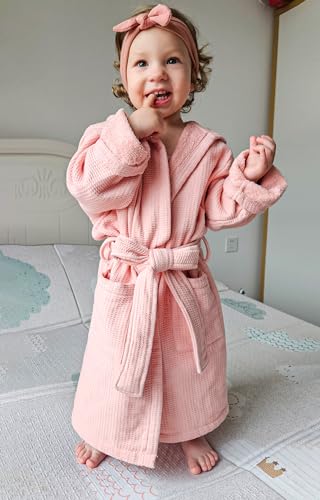 Peignoir de bain enfant à capuche pour éviter les coups de froid après la douche