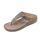 【Komfortable Flip-Flop-Sandalen】 PU-Leder, Top-Qualität, leicht gepolsterte, bequeme Sohle, bietet genug Unterstützung für die Füße und passen Sie Ihre Körperproportionen leicht an. Elastischer Knöchelriemen bietet Unterstützung für die Füße.